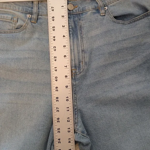 DKNY High-Rise Classic Straight-Leg Raw-Hem Jeans. Size 14/32 - Picture 9 of 11